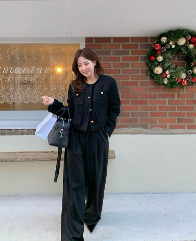 劝衣服别买太多,早春卫衣内搭衬衫