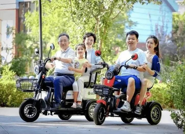接娃电动三轮车可以上牌吗,接孩子的电动三轮车可以上路吗