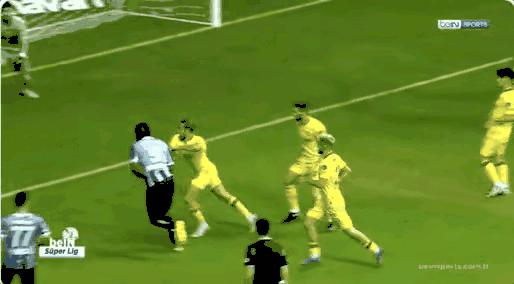 大街上看到的一幕万万想不到,大街上的一幕视频