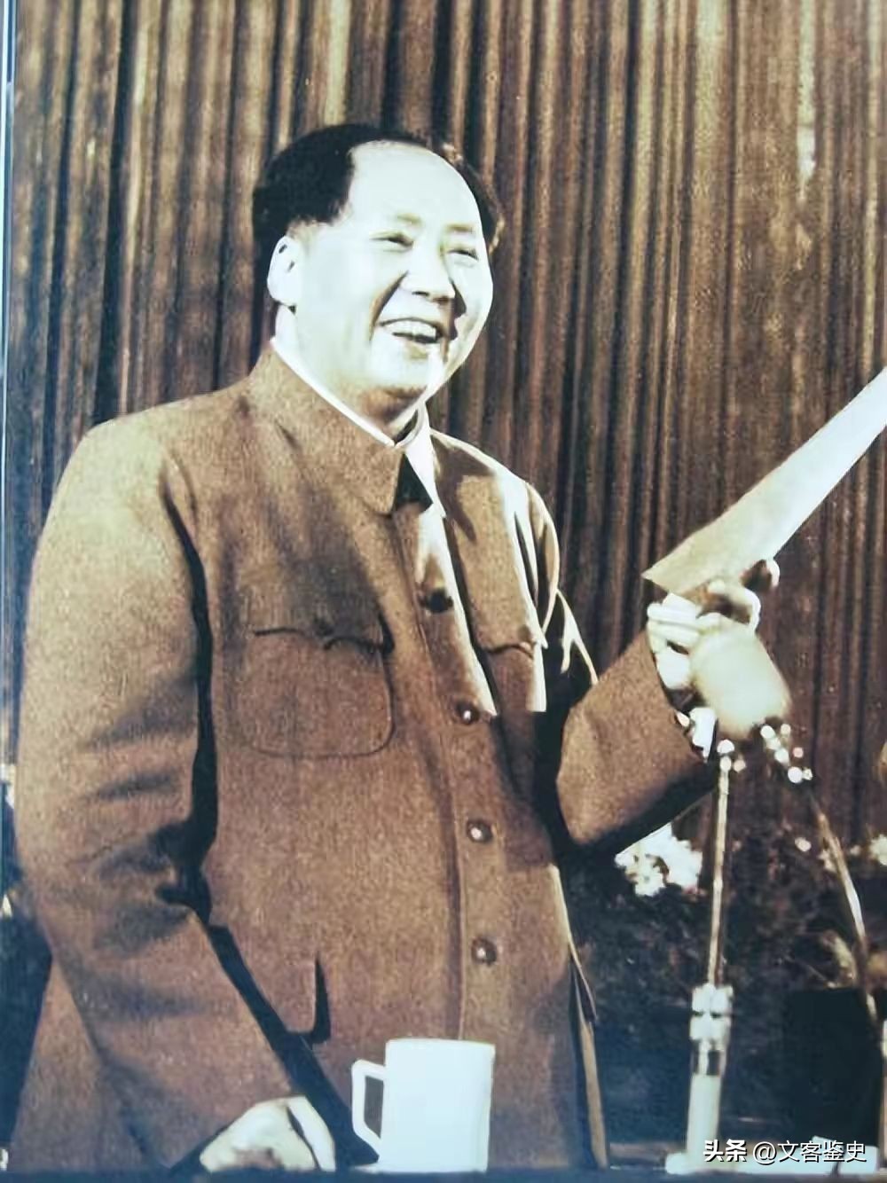 毛主席逝世46年，遗体为何至今栩栩如生面色红润？不只是药物作用