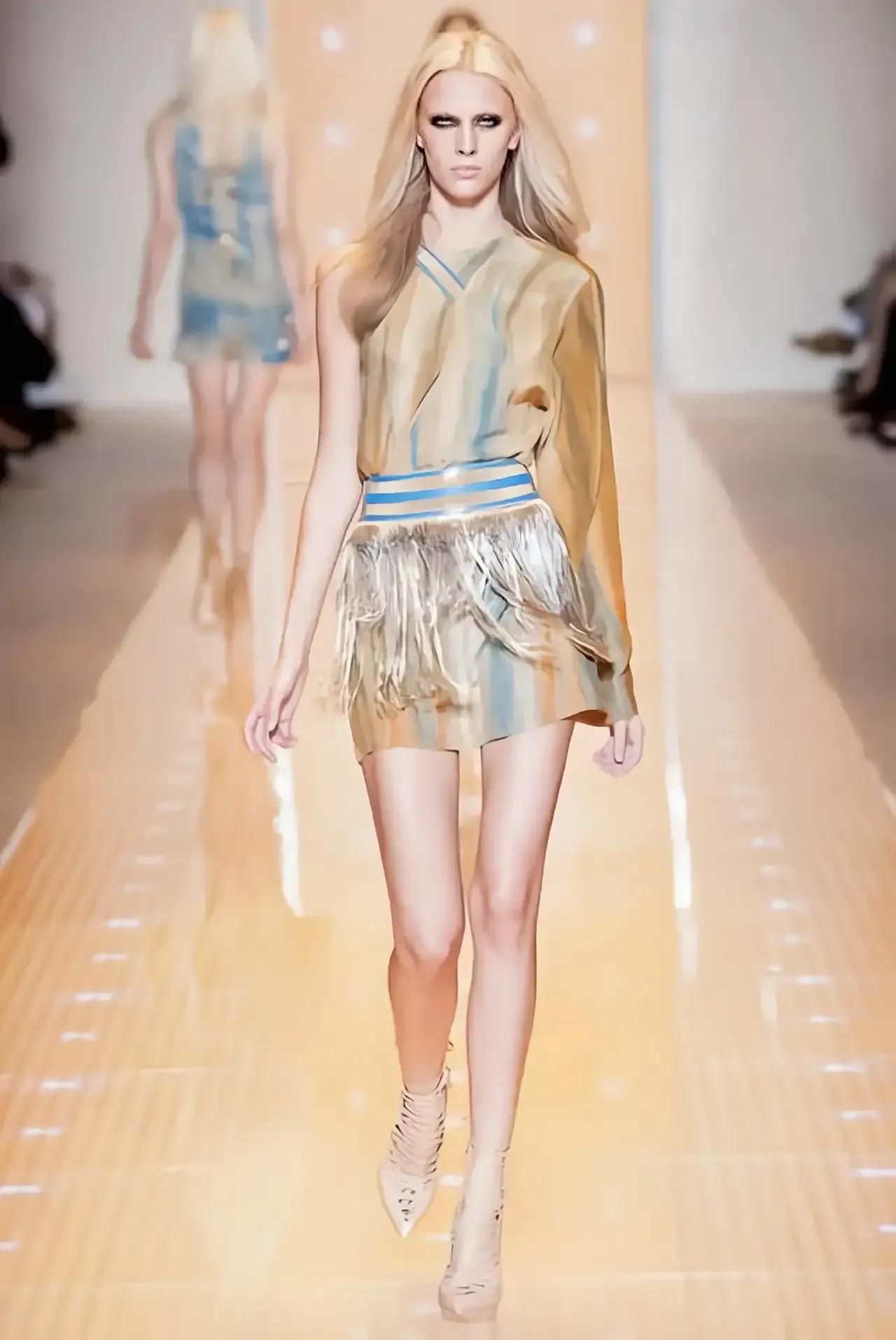 范思哲2023春夏秀场开场视频,范思哲时装秀场秋系列视频