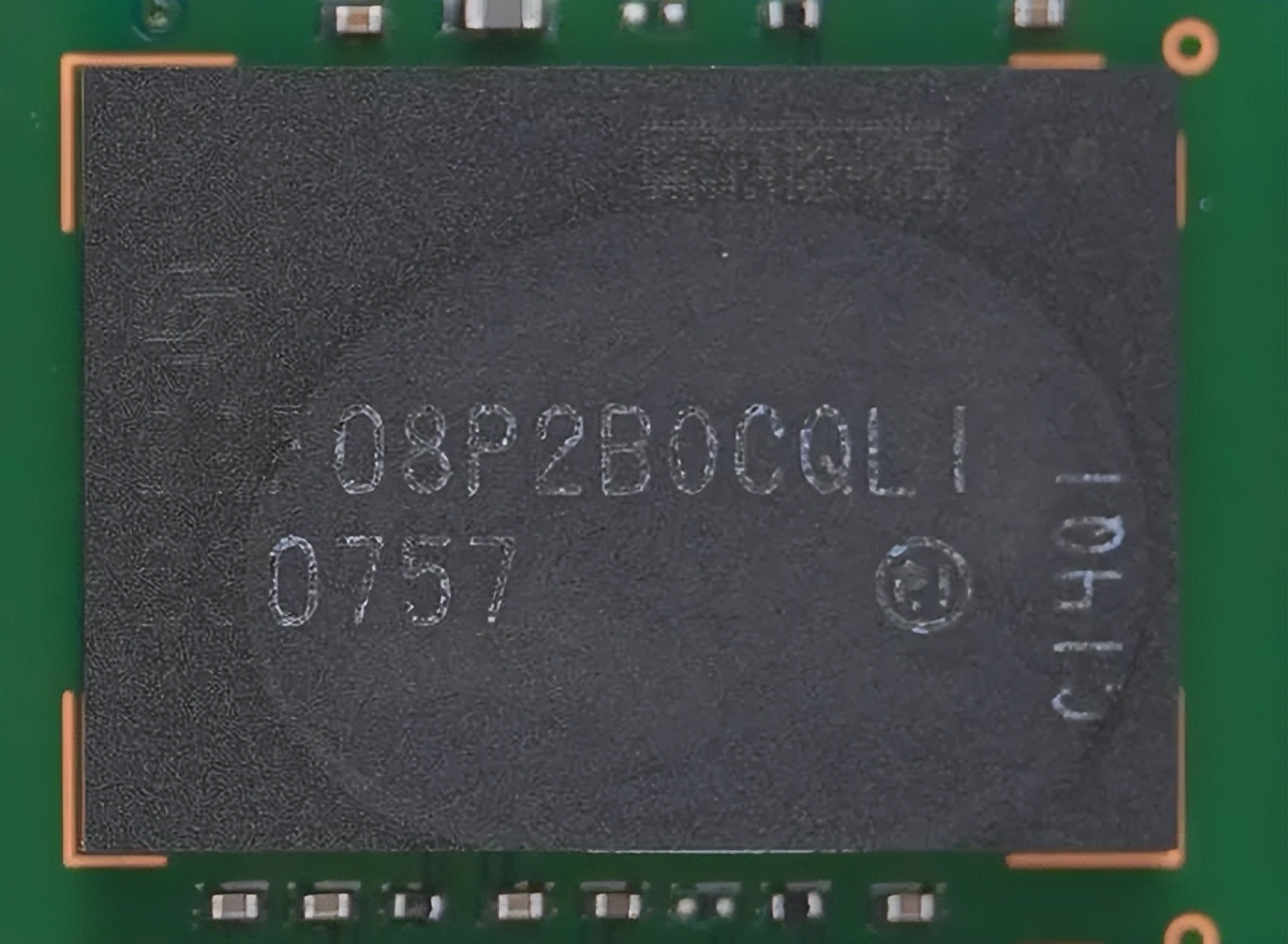 我们直接给QLCSSD开挂了……