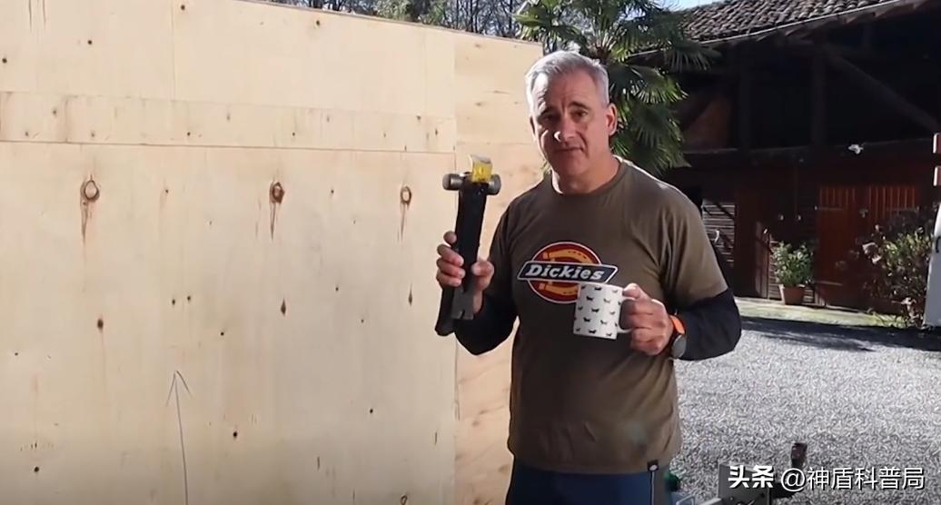 美国大叔网购中国挖掘机多少钱,法国大爷购买中国挖掘机