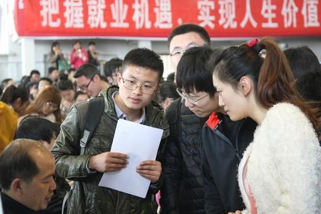 超6成专科毕业生月薪低于5000元，现在读大专还有希望吗？