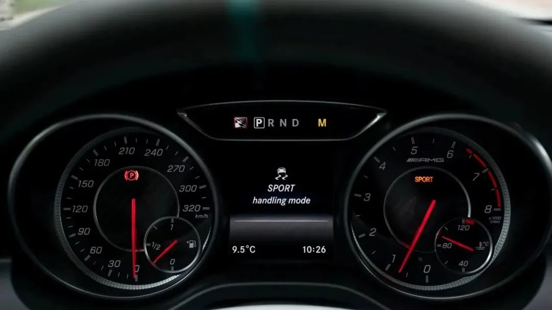 amg车队衣服,amg车队的衣服