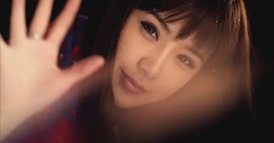 她曾比Lisa还火爆，却因服用“禁药”被*制抵**，如今宛如“充气人”