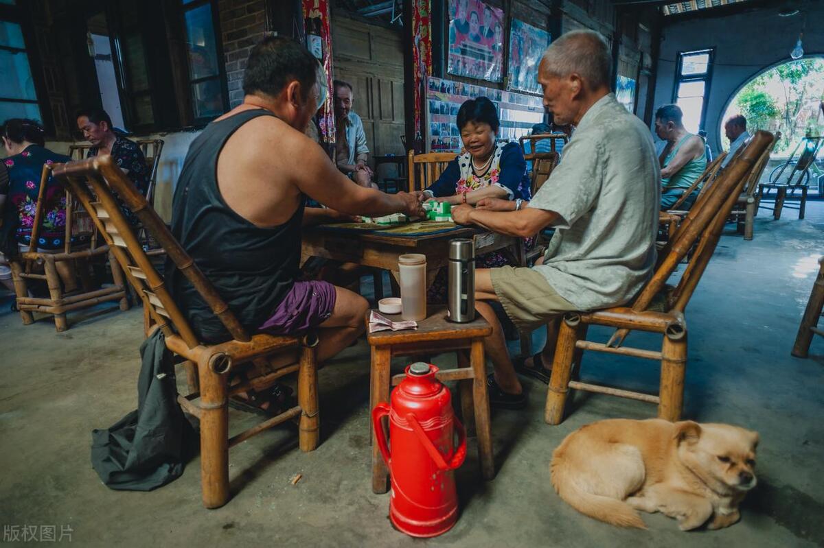 “除了娱乐就是打麻将”，县城经济根源在这里