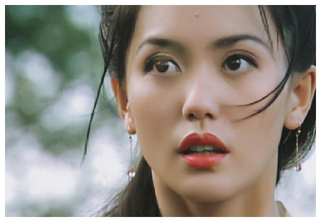 千娇百媚风情万种明星,有美人痣的6位女星