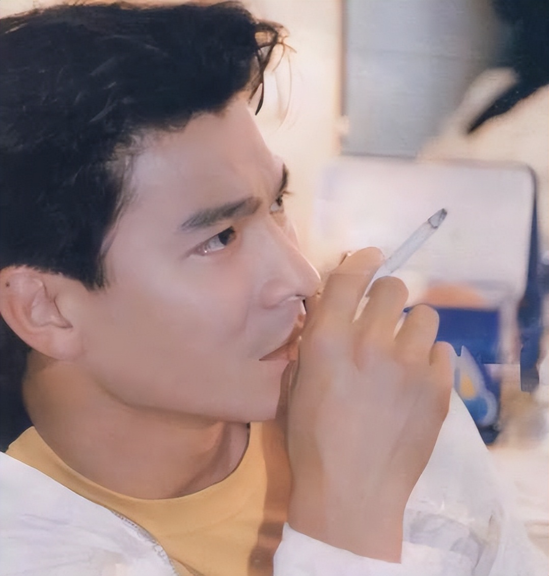 “惨遭吸血”刘德华：身价百亿却让姐姐住贫民窟，她到底做了什么