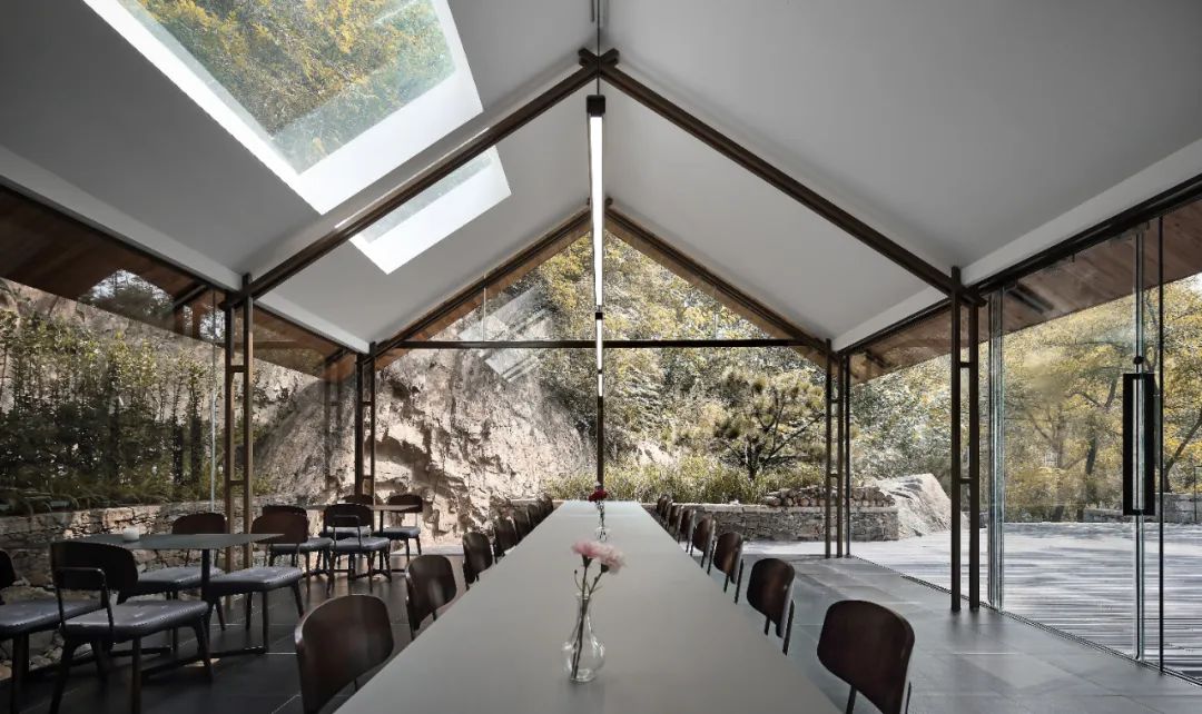 农村自建石头房,农村深山石头房