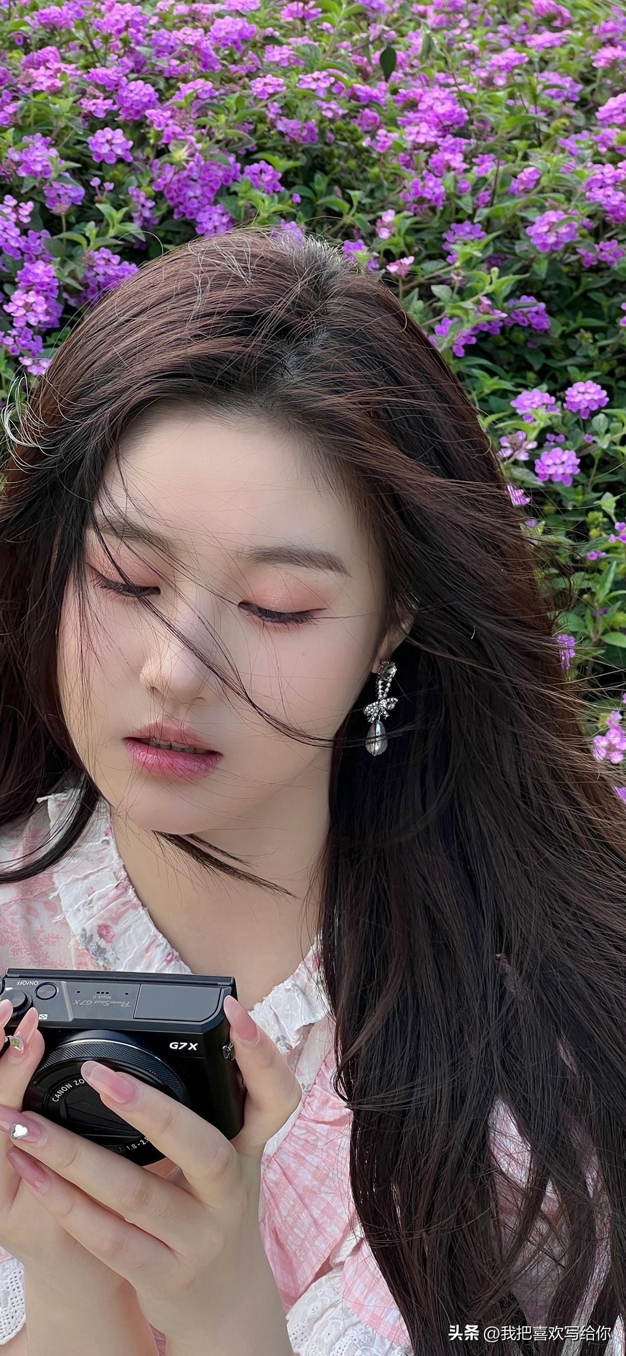 暗恋文推荐：我不会试图摘月，我要月亮奔我而来