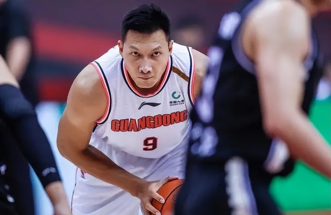 中国男篮黄金一代首发五虎现状：当官、当教练，只有他还在坚持