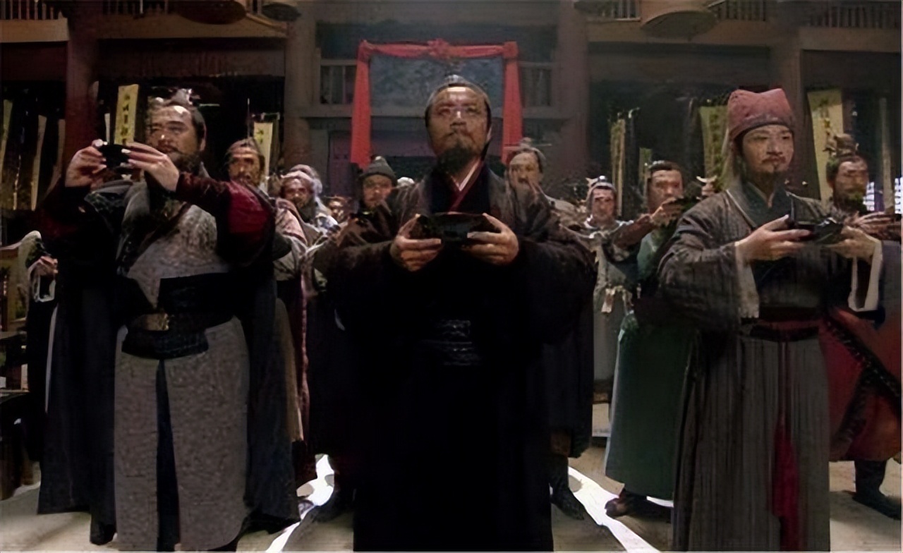 宋朝宫廷有多难混，宋江情商那么高，招安后一样落得个自杀的下场