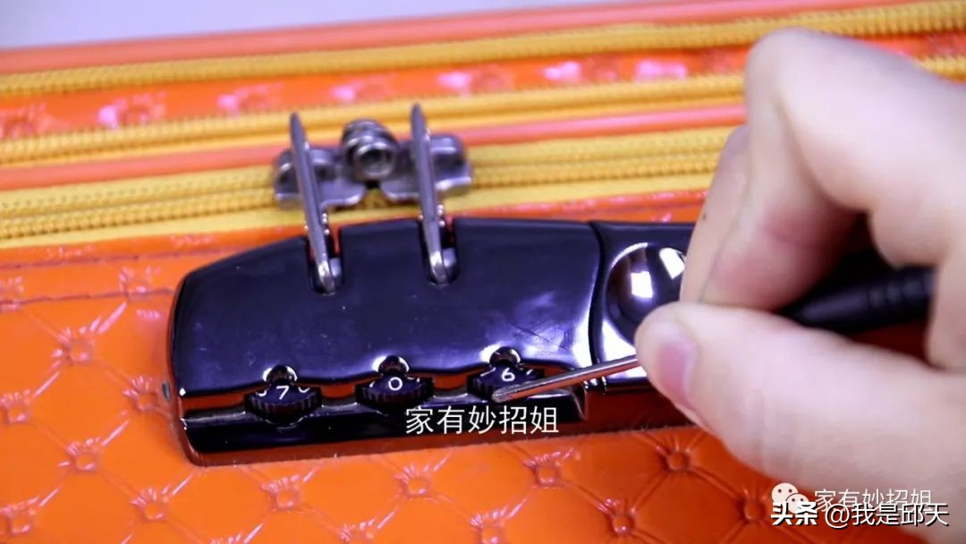 密码行李箱怎么样才能重设密码,双扣密码行李箱忘记密码怎么打开