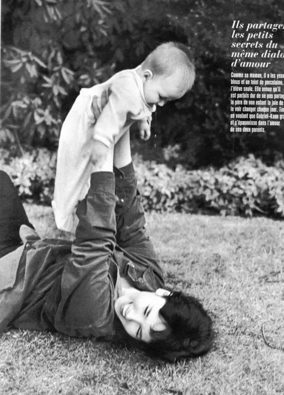 娶了巩俐的雅尔，曾有个漂亮的未婚妻，对方正是法国女神阿佳妮