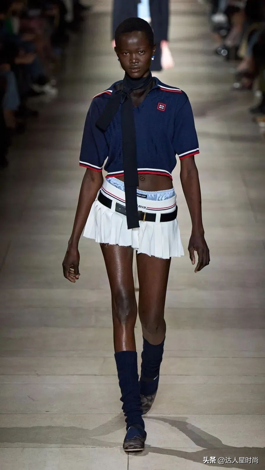 世界杯结束了，足球穿搭火了！欧阳娜娜、Jennie、Bella集体撞衫