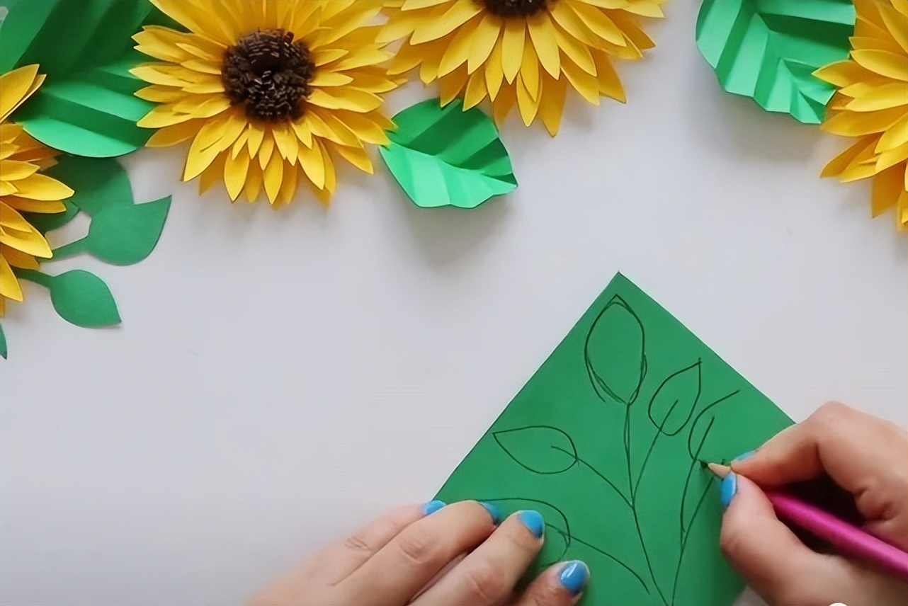 一款适合挂墙上的向日葵纸花