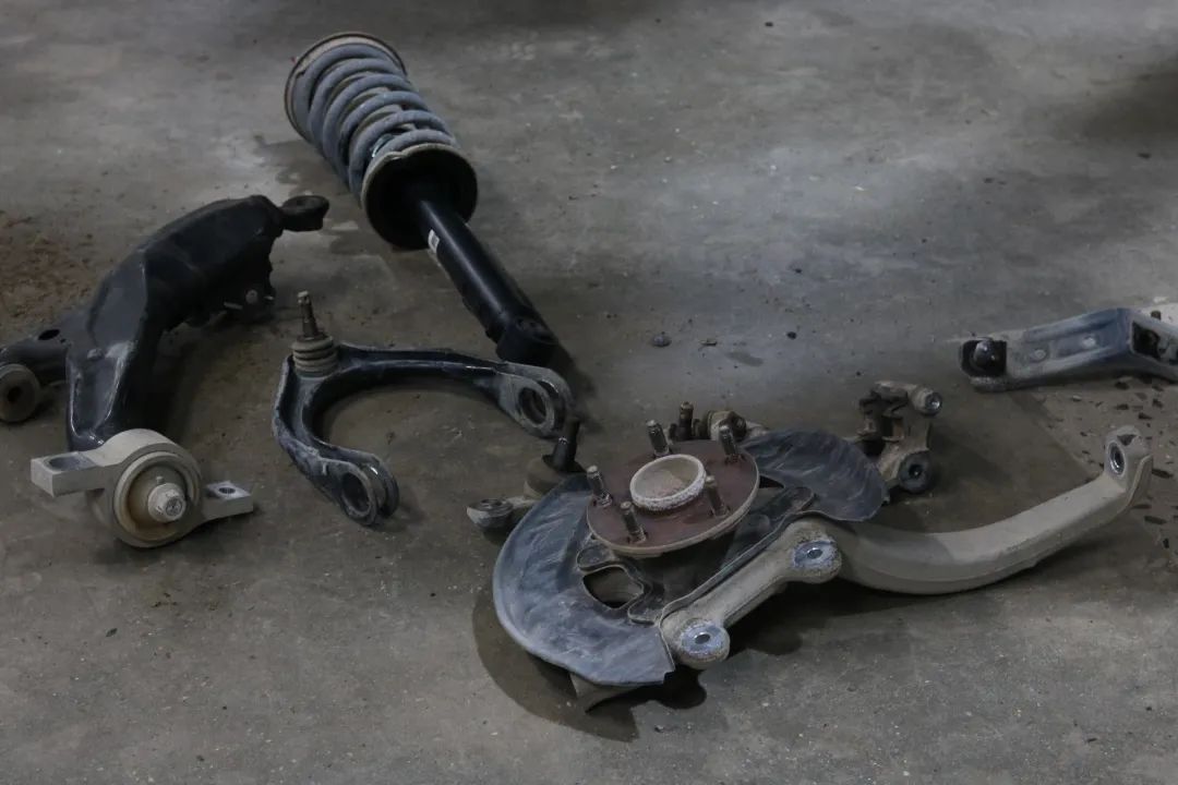 翻新车十二代皇冠修复全过程,12代皇冠25万公里要更换什么