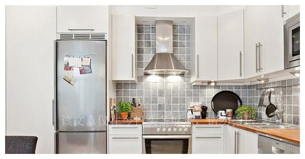 冰箱后面有臭味储水盒怎么拿下来,冰箱后面发出一股臭味是怎么回事