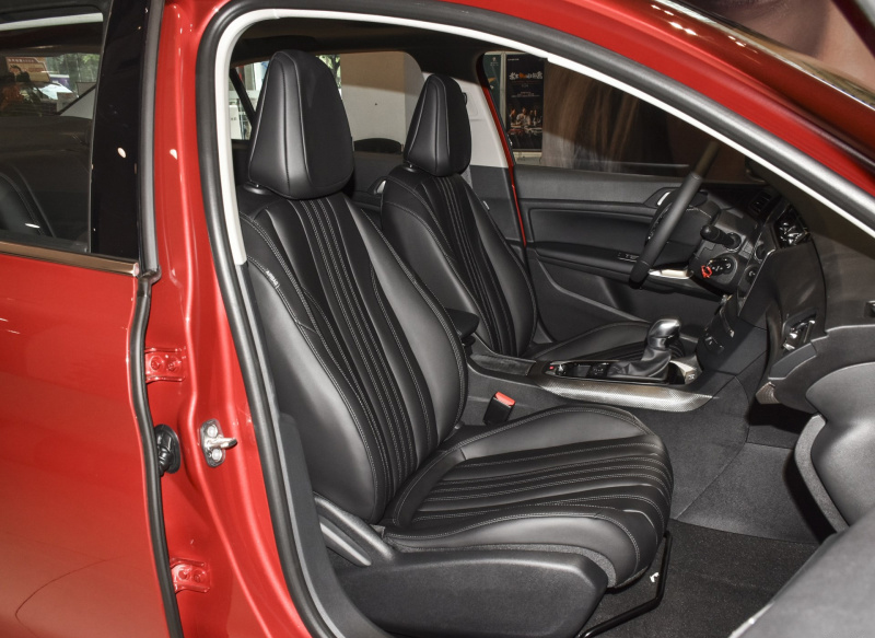 东风标致408和日产轩逸哪个好,轩逸和标致408哪个更适合家用