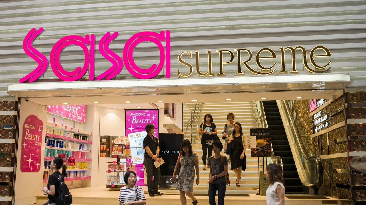 百亿代购产业消失，香港百货巨头营收暴降52%，被内地游客抛弃？