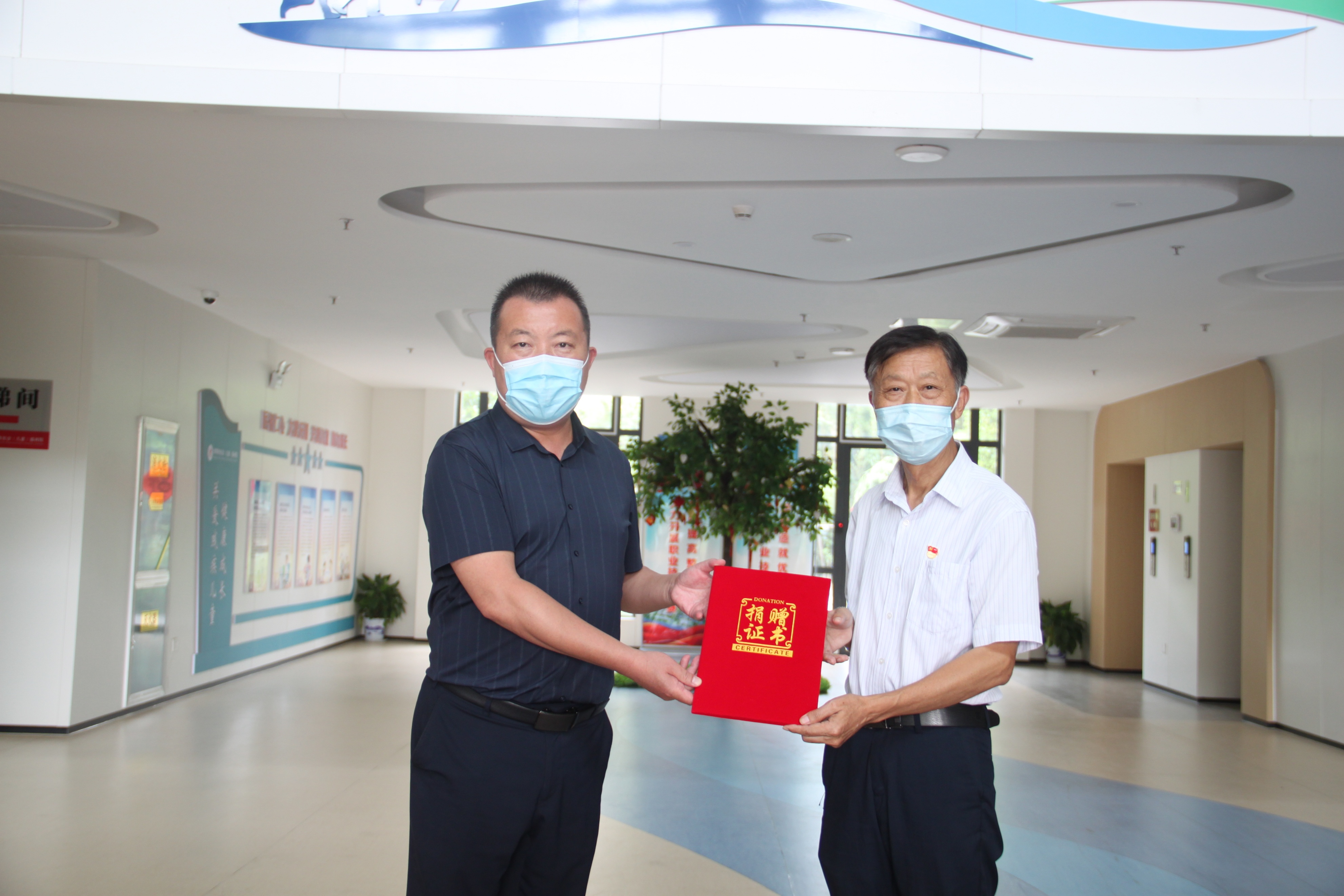 爱心人士到敬老院慰问中秋,爱心传递走进福利院