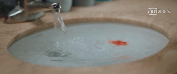 在流水线的国产剧市场，这硬挺的“奇葩”，填补了国产剧的空白？