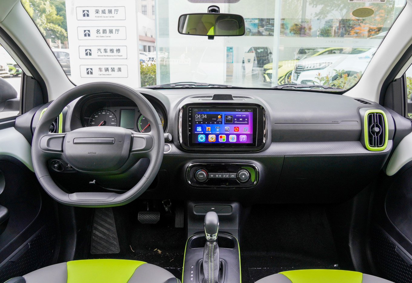 最新款的荣威三厢轿车,荣威首款国际化自主中高档轿车