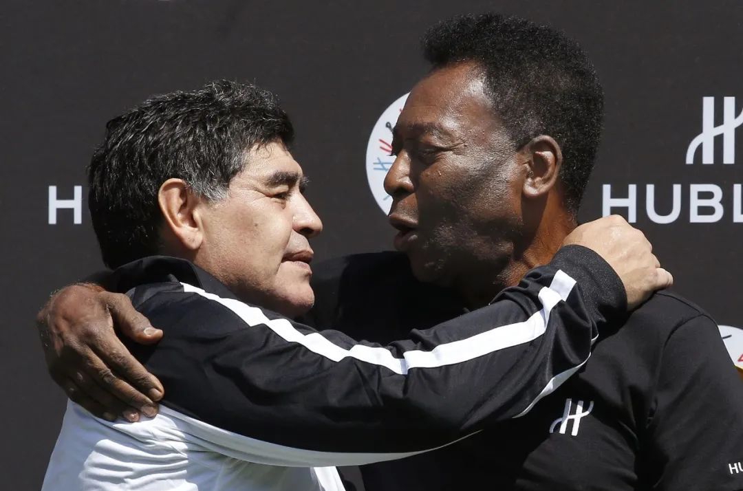 一代巨星的陨落再见了青春,一代球王落幕了马拉多纳一路走好