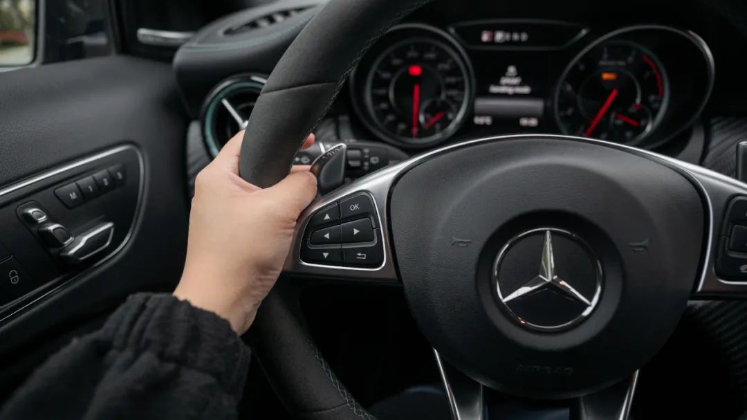 amg车队衣服,amg车队的衣服