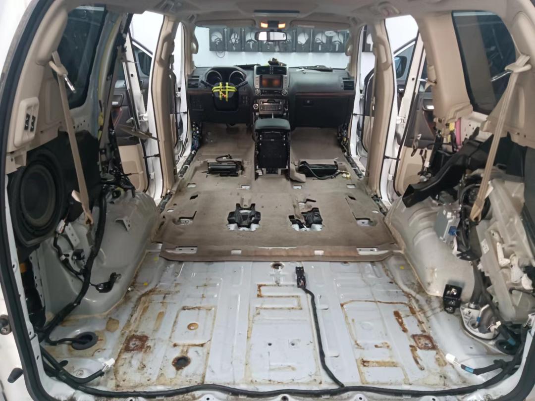 老旧丰田霸道修复,04年丰田霸道翻新改造全过程