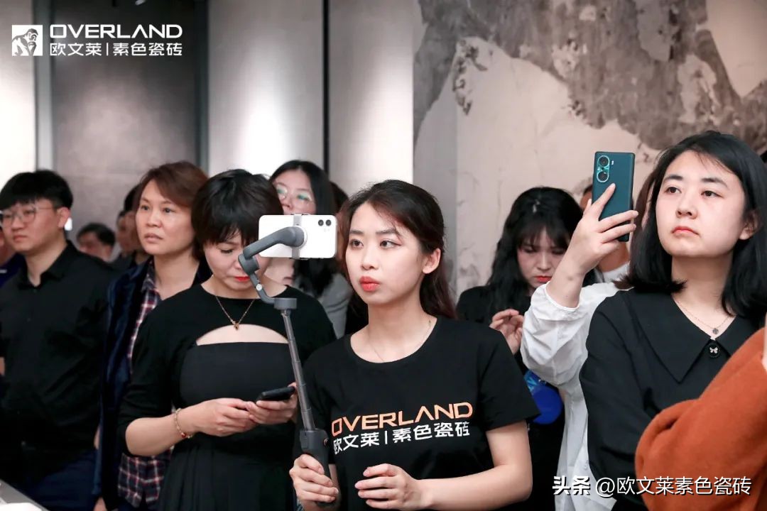 欧文莱加盟商高质量发展峰会成都启幕，门店新基建全面启动