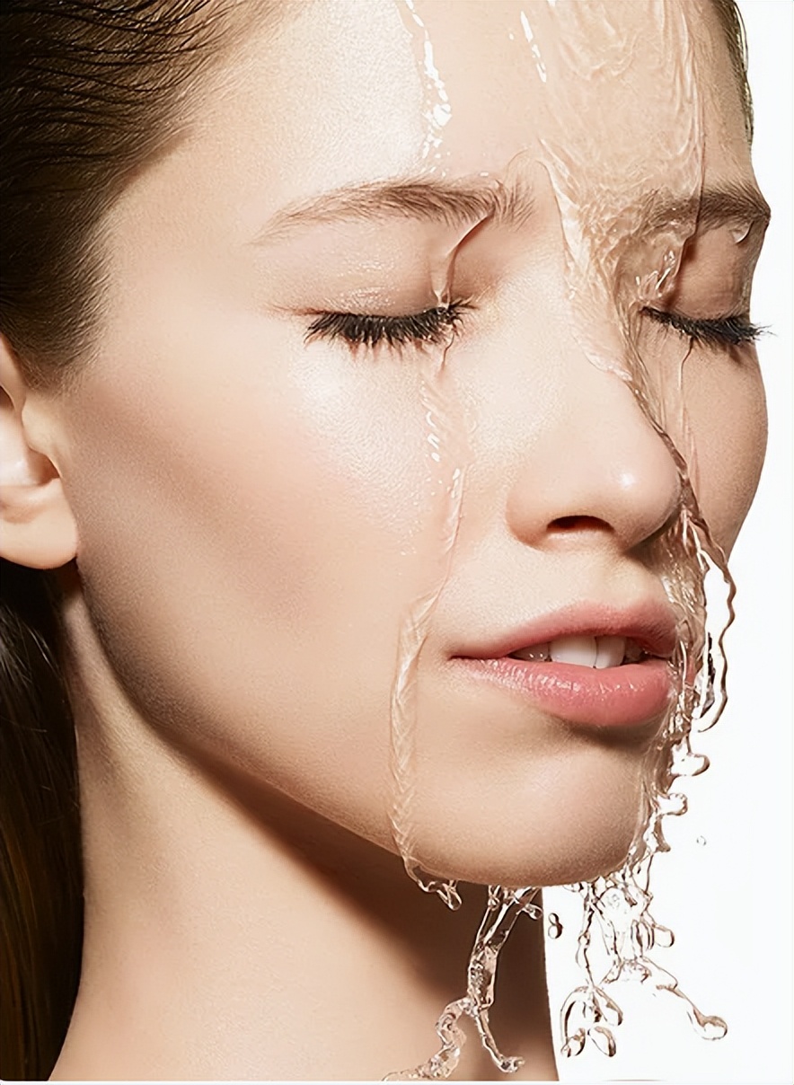 你真的会用爽肤水这些误区要避开,爽肤水到底是鸡肋还是护肤必备