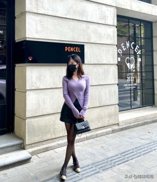 适合微胖女生的玛丽珍鞋款式推荐,玛丽珍鞋搭配过膝黑丝蓝色仙女裙