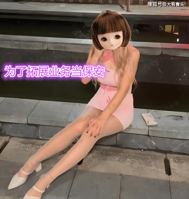 辣眼睛！*技师女**当保安，引发小区业主热议