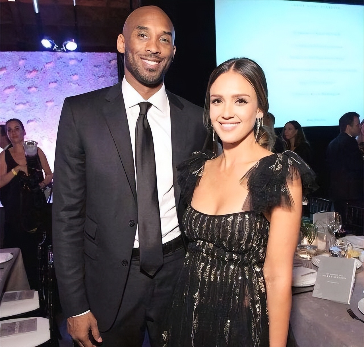 杰西卡阿尔芭全家福,杰西卡阿尔芭三胎照片