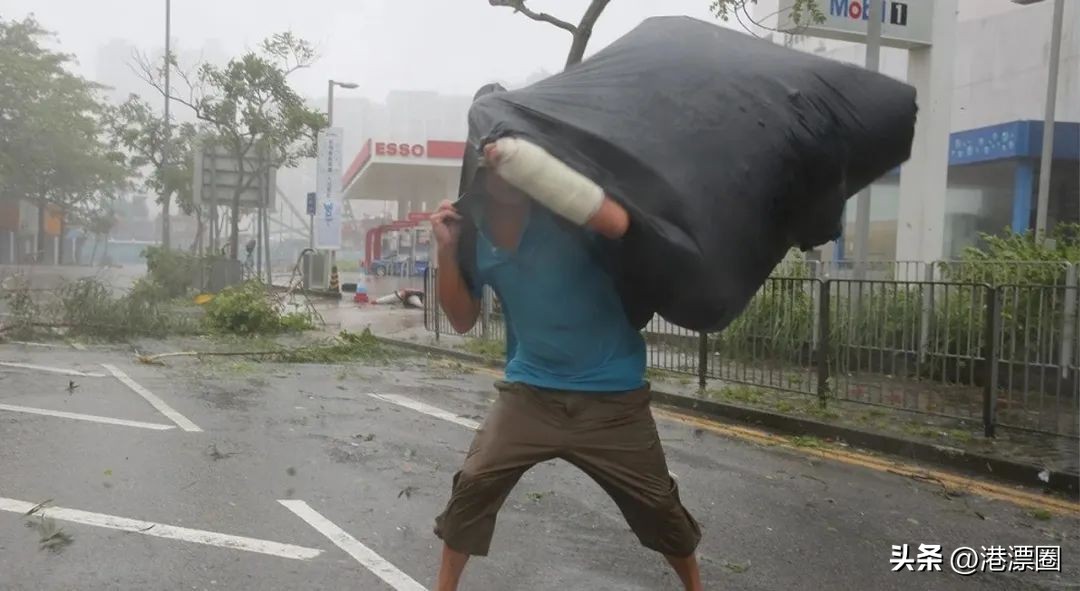 一天丢1.8万亿！今天全港人都被他坑了
