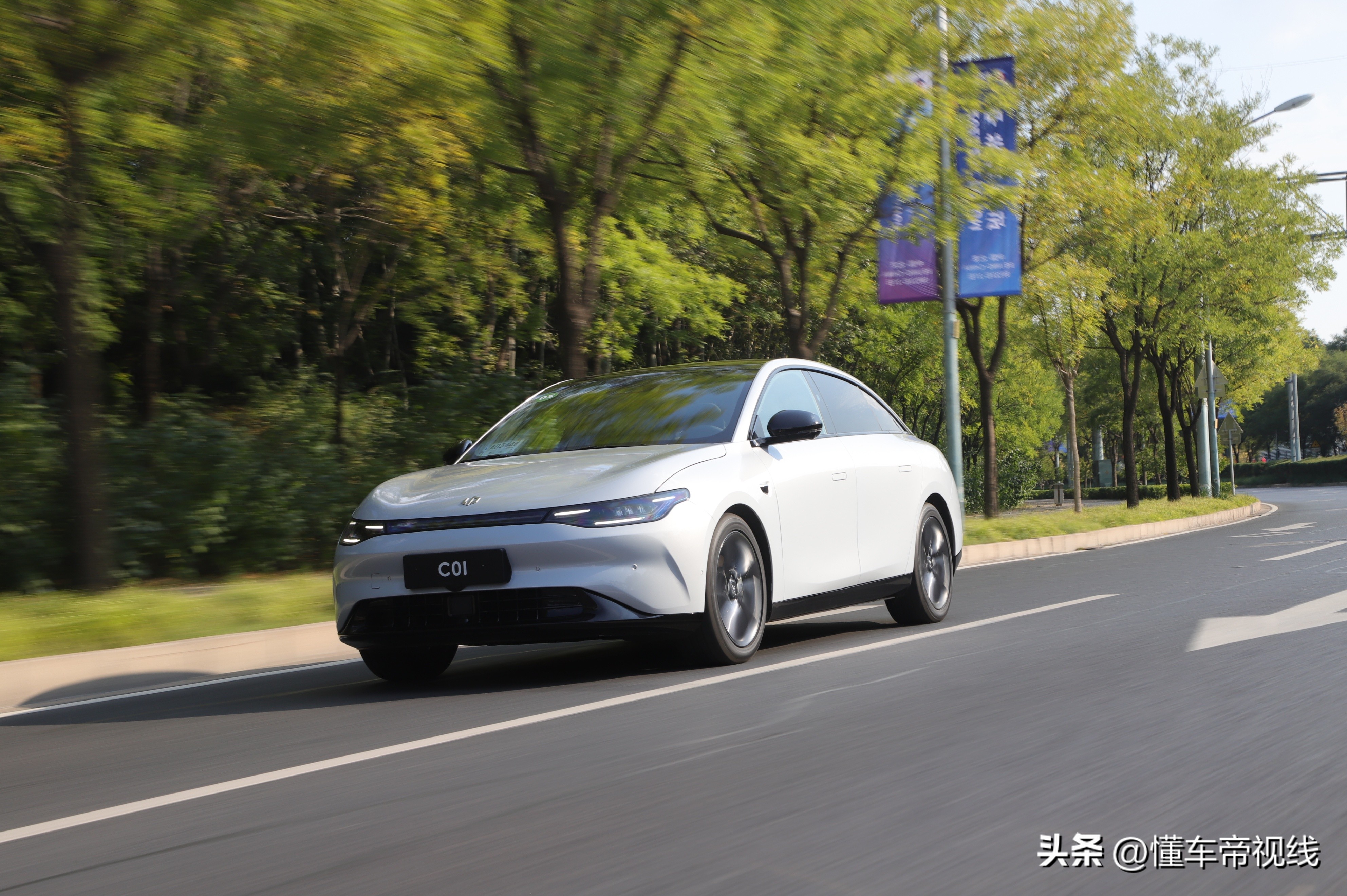 零跑c01的最新试驾视频,试驾零跑c01四驱高性能版