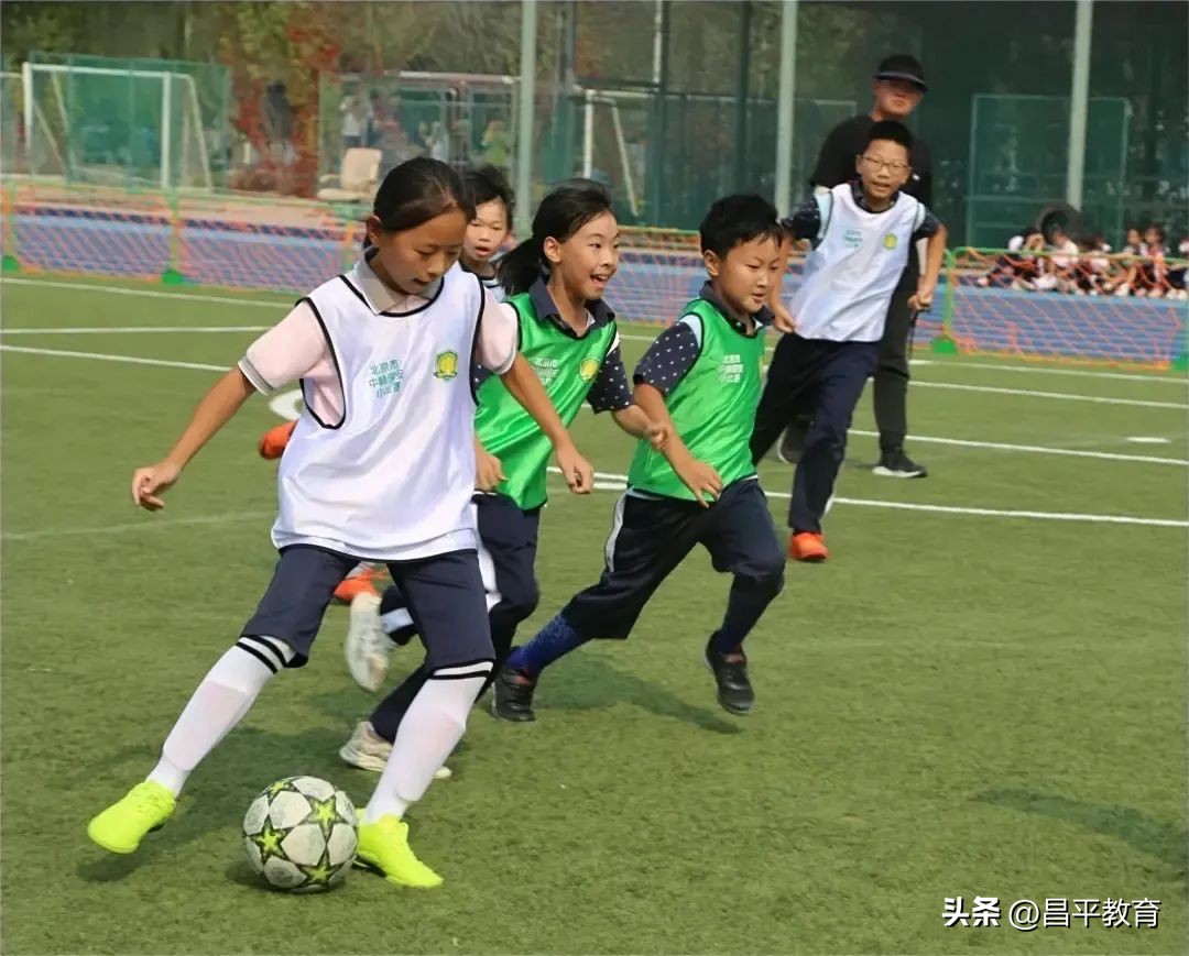 足球校园主题文化活动图片大全,让足球文化在校园足球中发扬光大