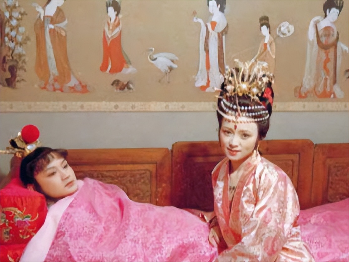 秦可卿和公公“爬灰”的丑事究竟是心甘情愿还是淫威下的不得不从