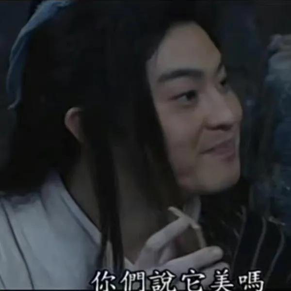 没见过世面belike：梅西抱大力神杯睡觉，喝马黛茶拍照