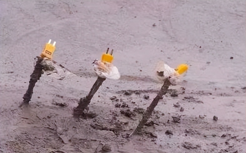 混凝土房顶开裂的原因和处理方案,刚浇筑的混凝土开裂是什么原因