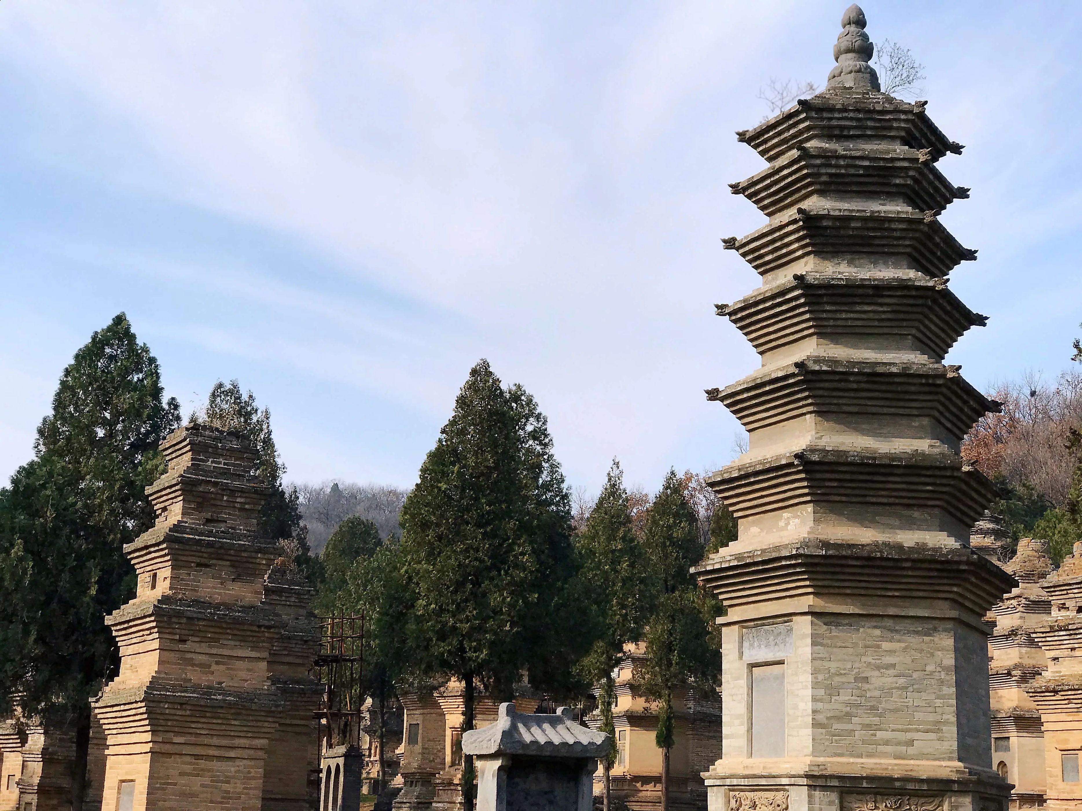 少林寺方丈释永信的袈裟有多值钱,释永信一身袈裟和佛珠多少钱