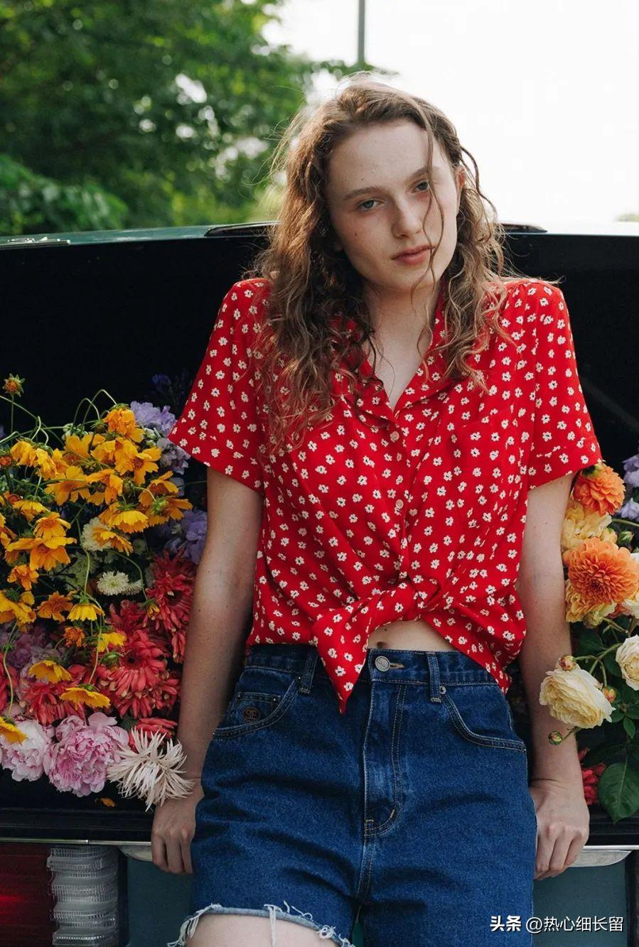 t恤加上立体感强的衬衫气场全开,女式短袖t恤衬衫