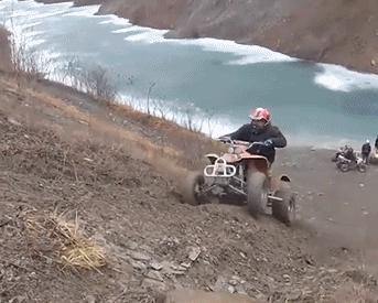 现在女大学生太开放,这么隐私的东西露在外面,男人看了都脸红了