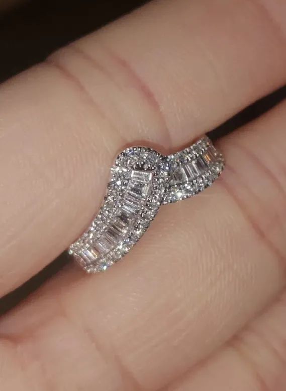 最有仪式感的钻戒,情人节仪式感小女孩