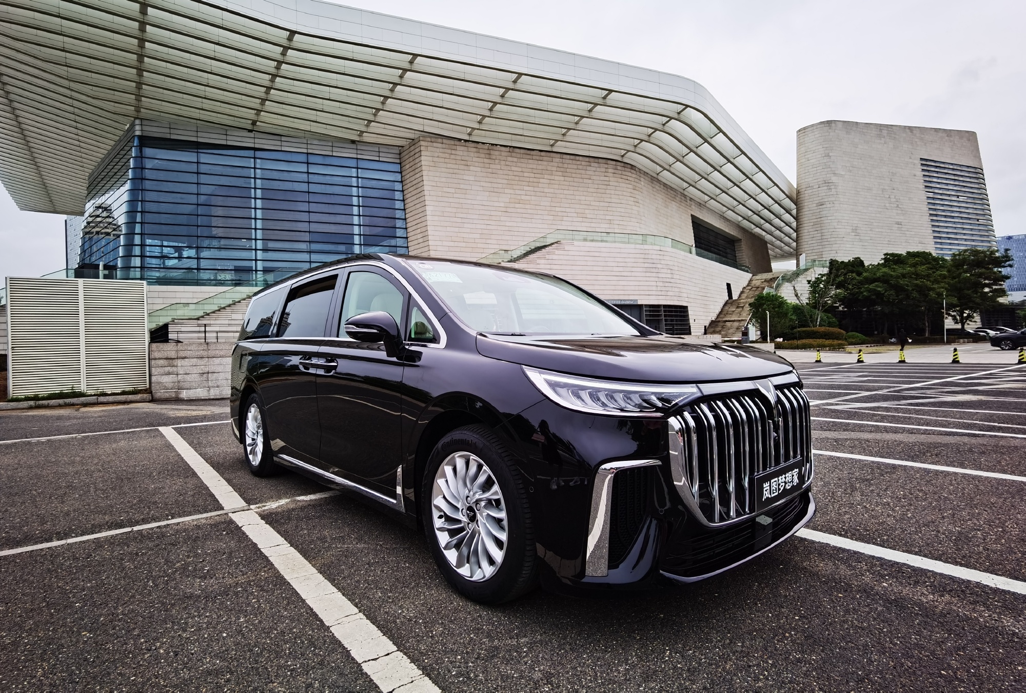 岚图梦想家mpv插电混动深度试驾,新款岚图梦想家mpv混动版值得买吗