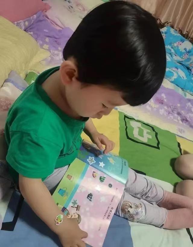 家长做到四点培养学霸孩子的视频,家长每天30分钟陪伴孩子