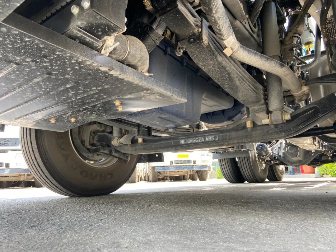 华菱汉马h7460马力牵引车多少钱,拉7吨挖机的自卸车