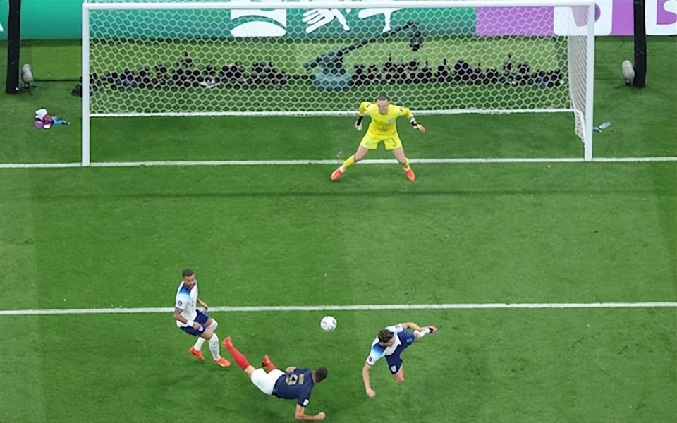 英格兰凯恩被打,英格兰凯恩遗憾场景